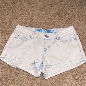 Light washed short shorts